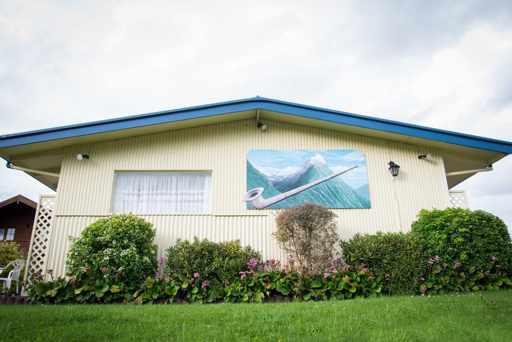 Alpenhorn Motel Te Anau Exterior photo