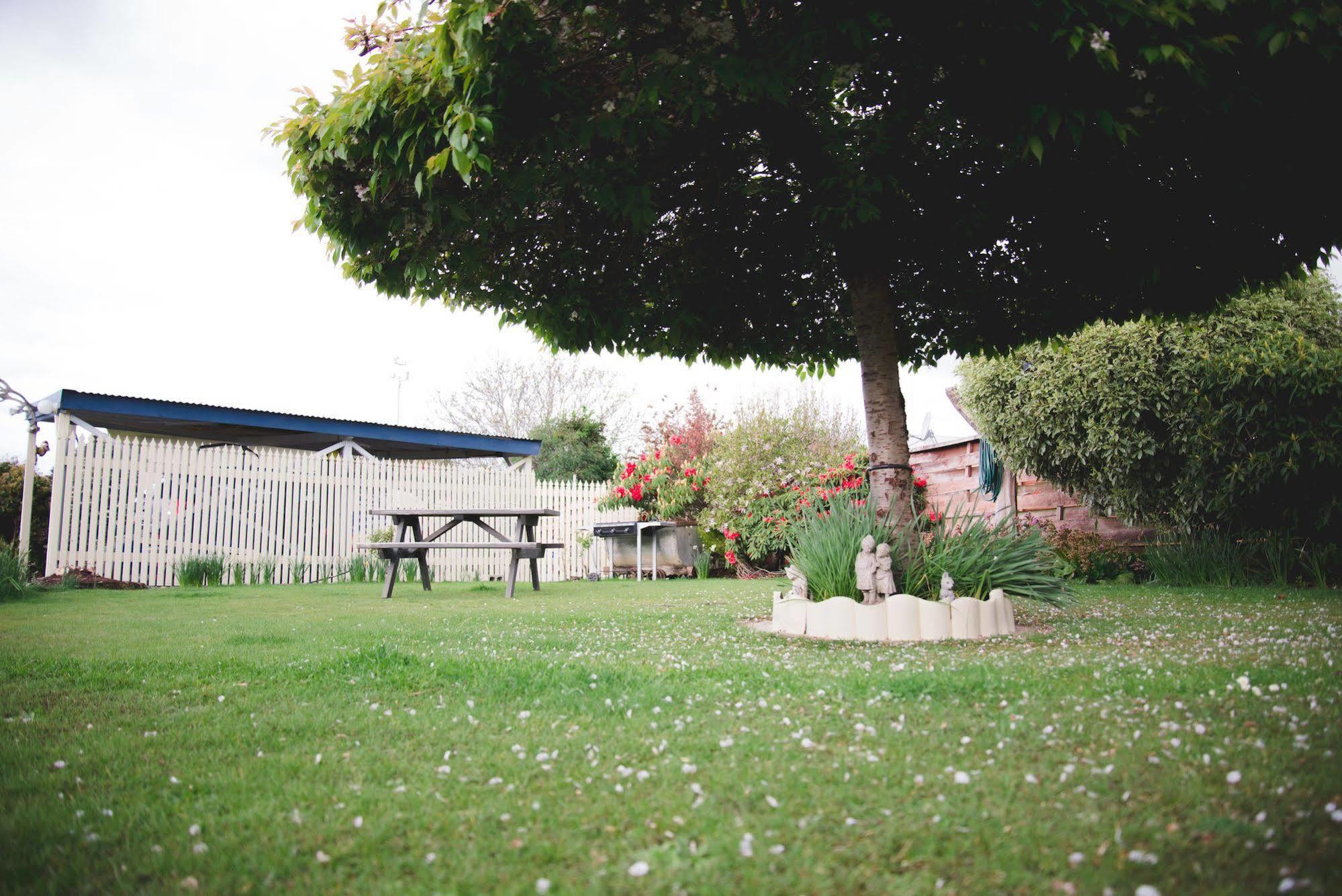 Alpenhorn Motel Te Anau Exterior photo